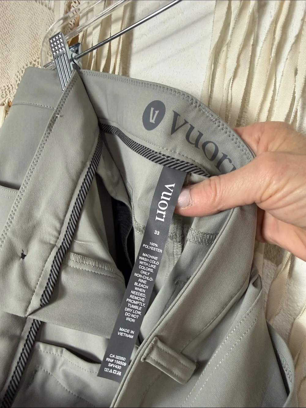 Men’s Vuori NWOT Meta Pant in Light Grey size 33